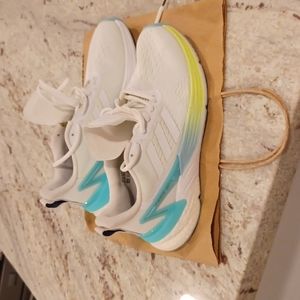 Adidas women size 8 response super